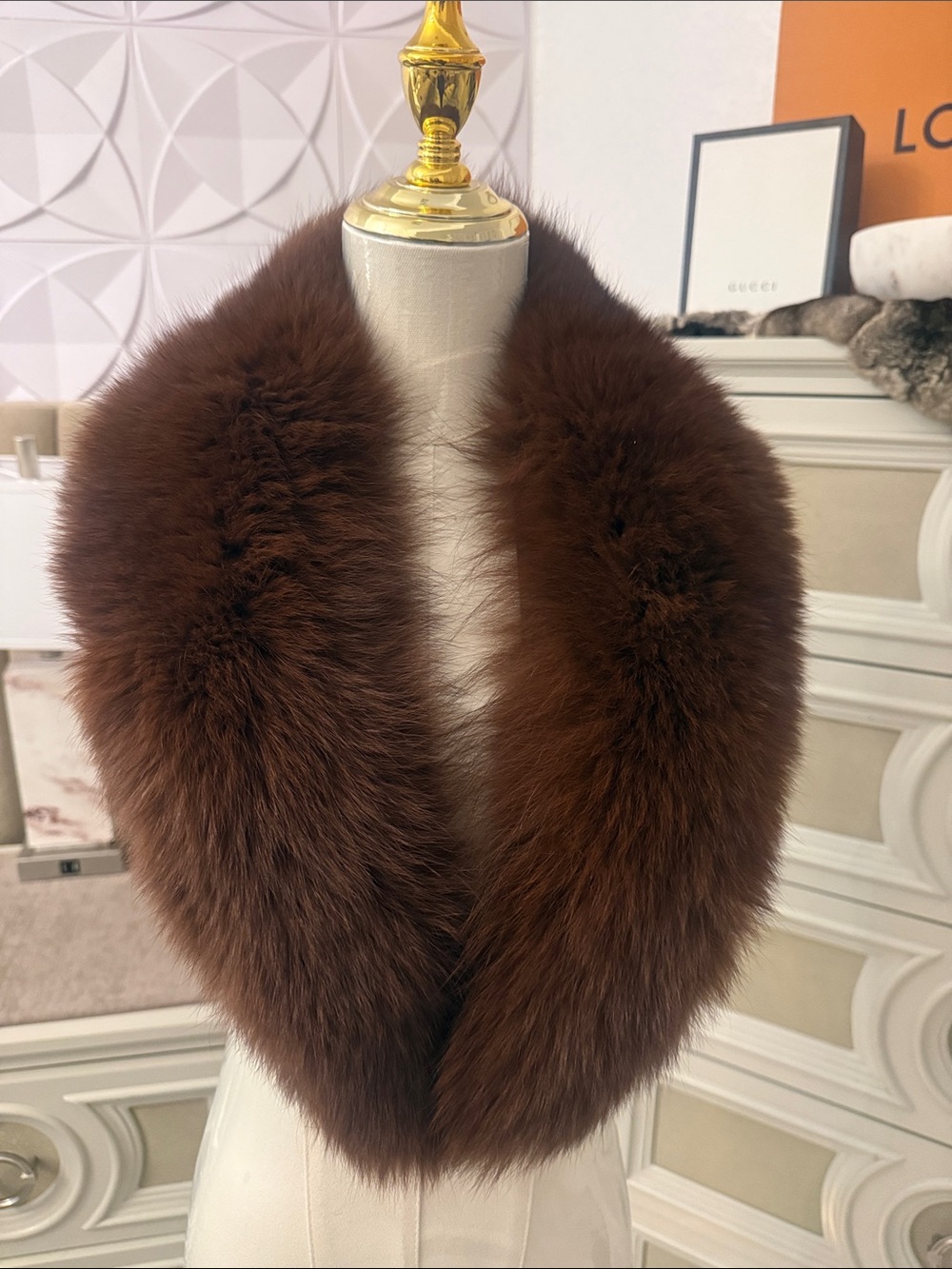 Saga fox fur collar gold tag